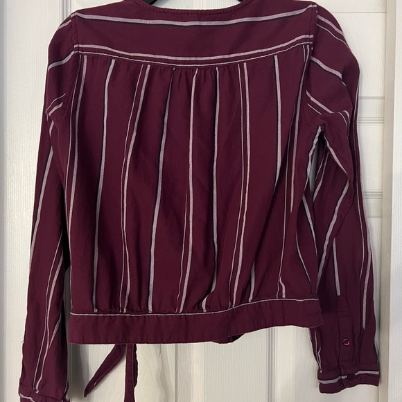 Maroon long-sleeved wrap blouse, with tie bottom at hip - Picture 3 of 5